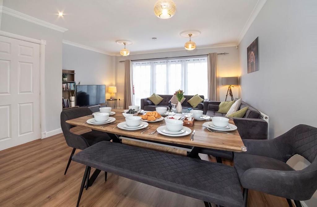 Thomas, Off Leeman Road, Sleeps 9 Villa ยอร์ค ภายนอก รูปภาพ